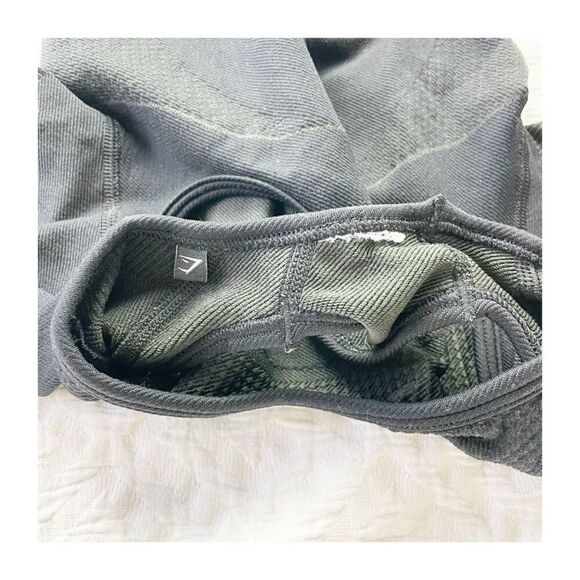 Gymshark xs black short sleeve sports bra - Picture 3 of 4